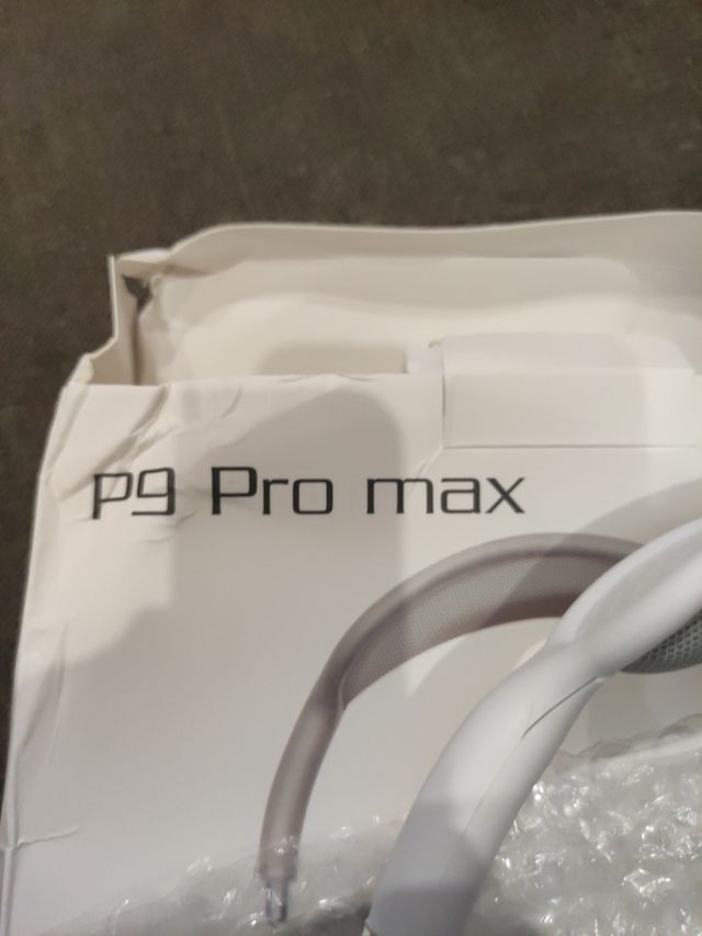 Auriculares P9 Pro Max plata y blanco