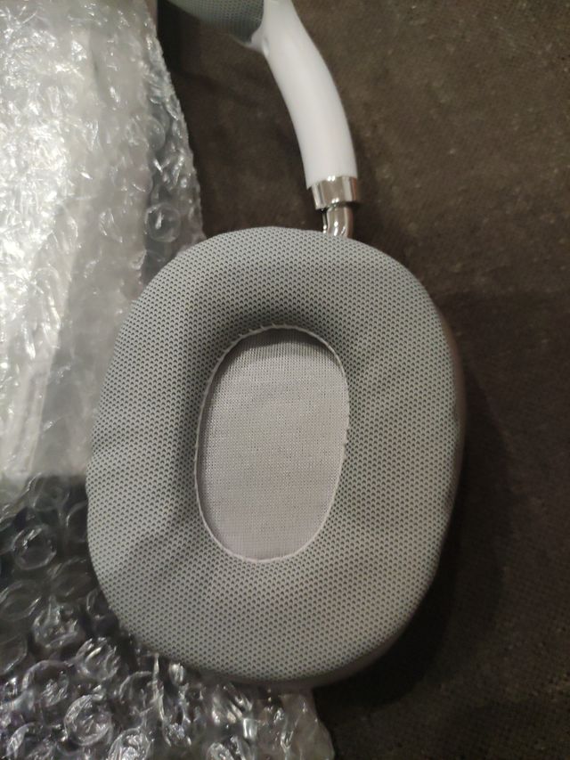 Auriculares P9 Pro Max plata y blanco