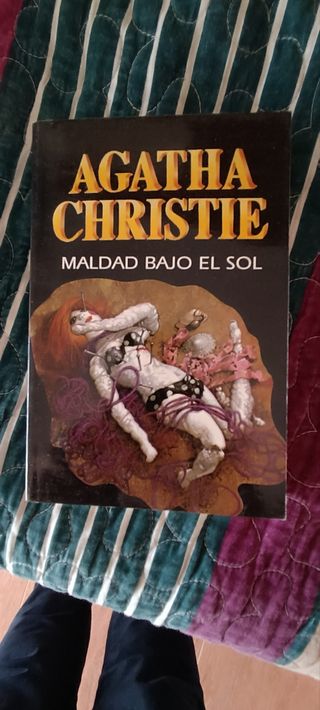 Libro "Maldad Bajo el Sol" Agatha Christie 