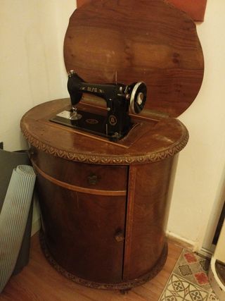 Maquina de coser antigua