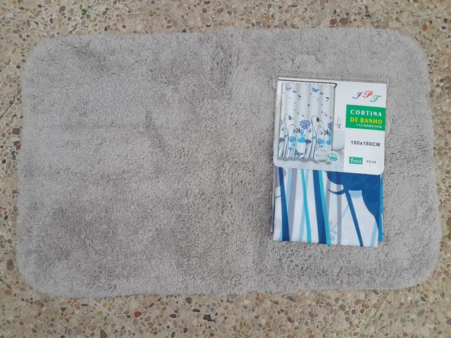 Alfombra de baño y cortina