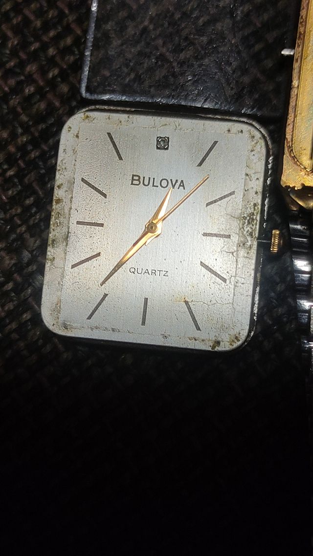 Reloj bulova Quartz vintage no funciona repuestos 