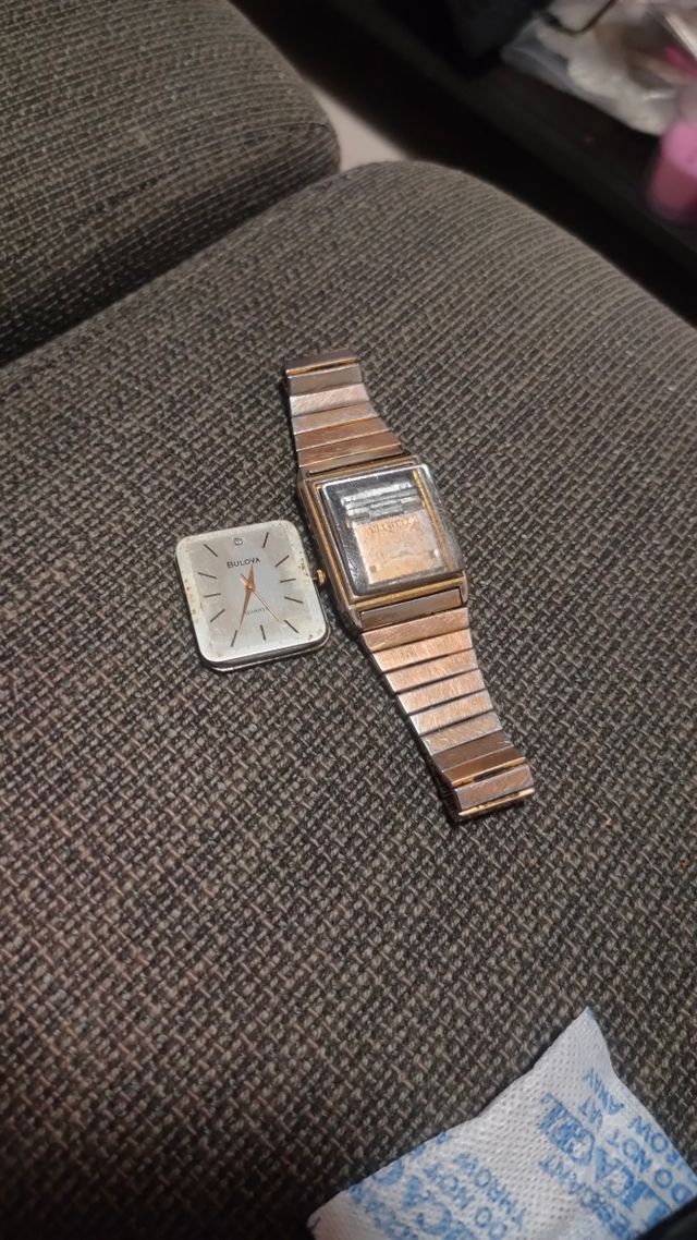 Reloj bulova Quartz vintage no funciona repuestos 