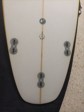 Tabla surf 7.4 pies + leash y quilla