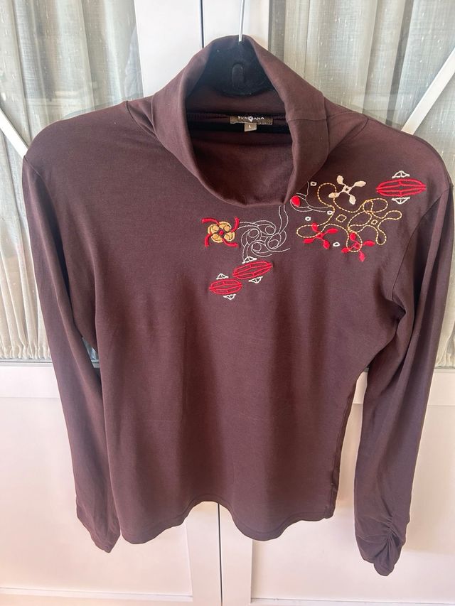 Camiseta bordada Surkana