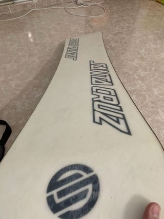 Tabla snowboard con fijaciones