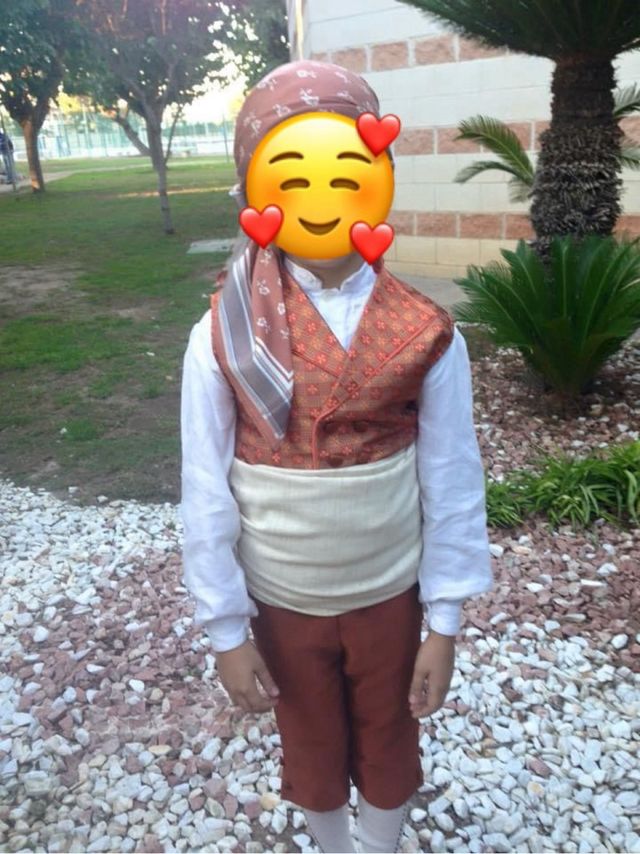 Traje torrenti niño