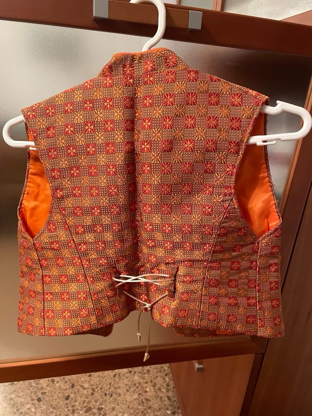 Traje torrenti niño