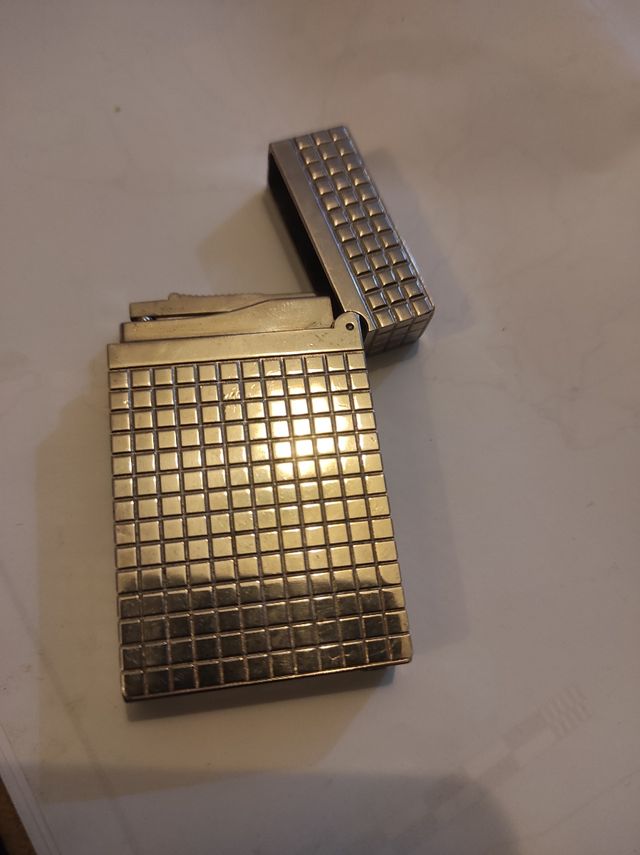 Mechero de plata marca dupont