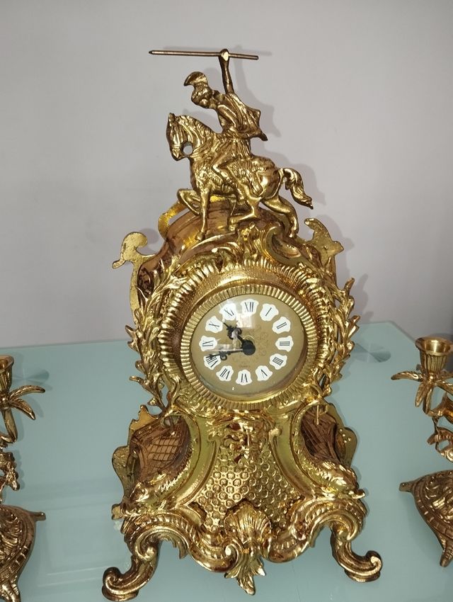 Juego de reloj vintage con portavelas