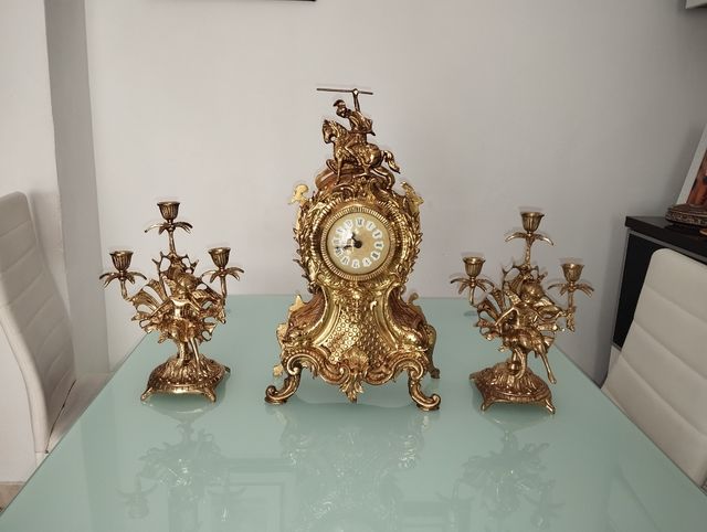 Juego de reloj vintage con portavelas