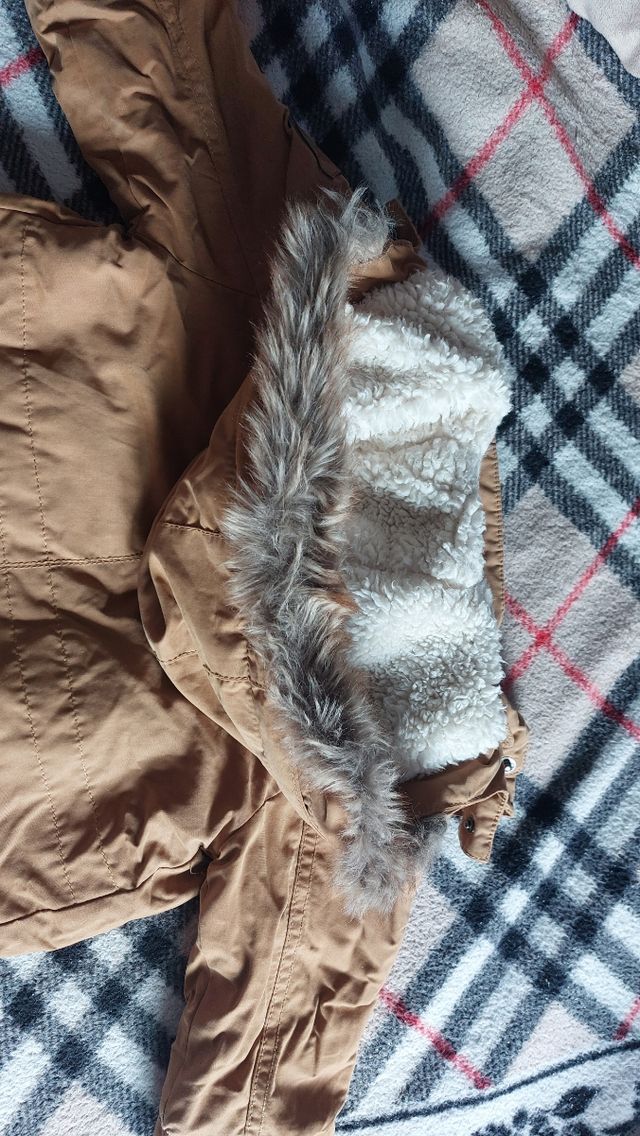 Abrigo niño beige capucha pelo