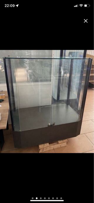 Mueble expositor 125 x 105 x 60 con 2 estantes