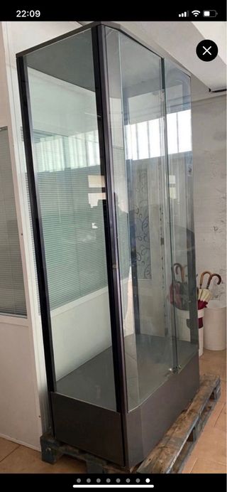 Mueble expositor 125 x 105 x 60 con 2 estantes