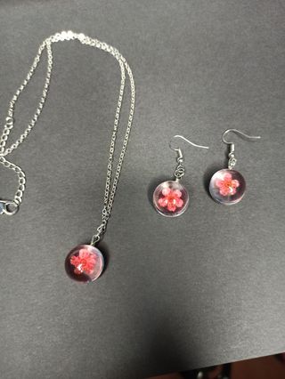 Cadena con colgante y pendientes