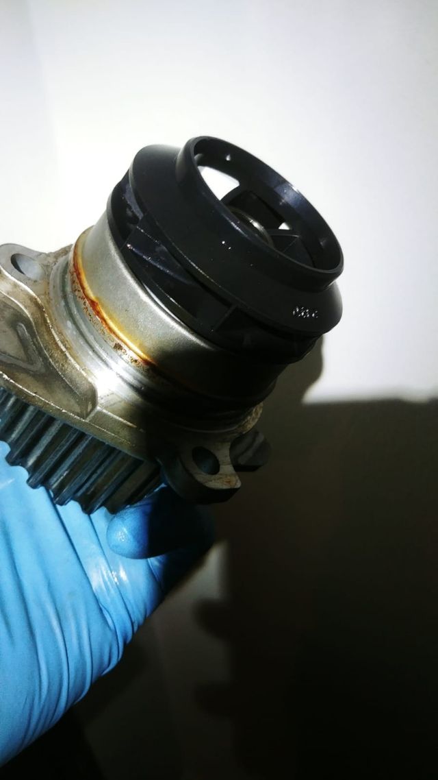 Bomba de agua  original  03L121019