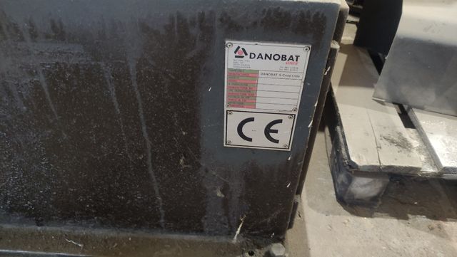 Sierra autoalimentada con software