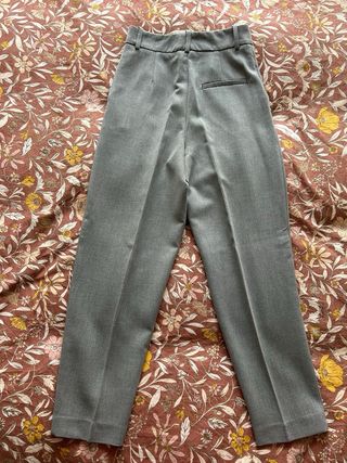 pantalón pinzas Zara