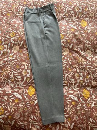 pantalón pinzas Zara