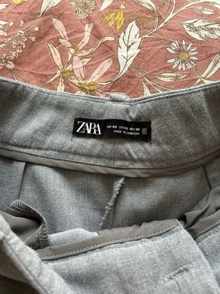 pantalón pinzas Zara