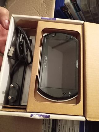 PSP GO en caja
