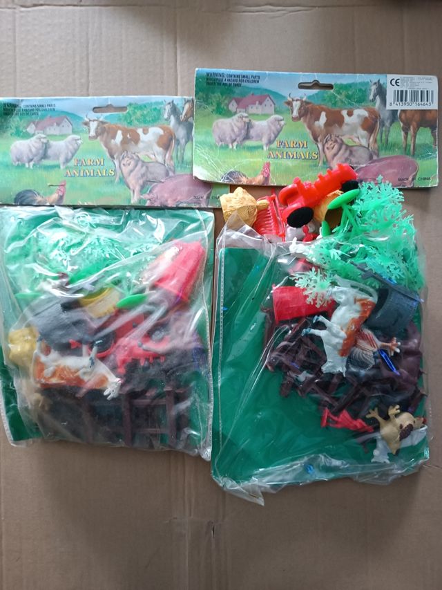 DOS BLÍSTER DE MUÑECOS DE GRANJA