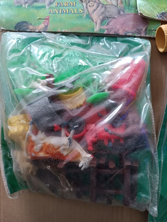 DOS BLÍSTER DE MUÑECOS DE GRANJA