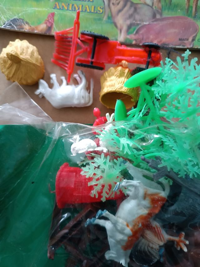 DOS BLÍSTER DE MUÑECOS DE GRANJA