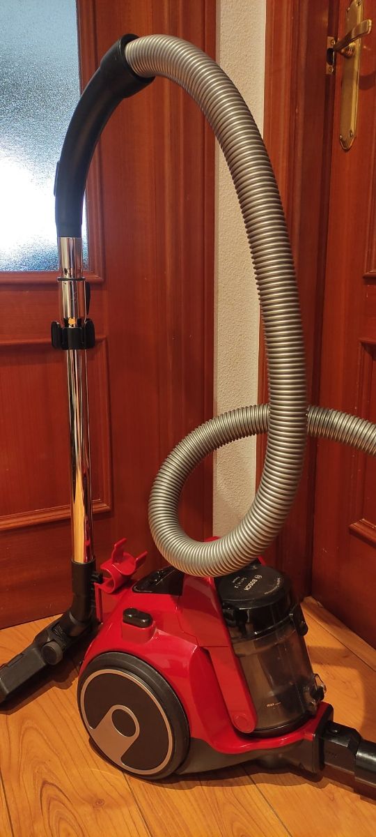 Serie 2 Aspirador sin bolsa Rojo