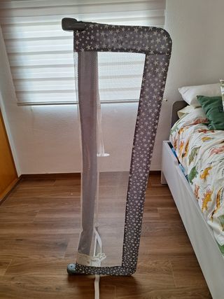 Barrera cama bebés.