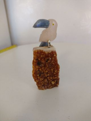 Uccellino in pietre semipreziose