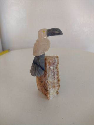 Uccellino in pietre semipreziose