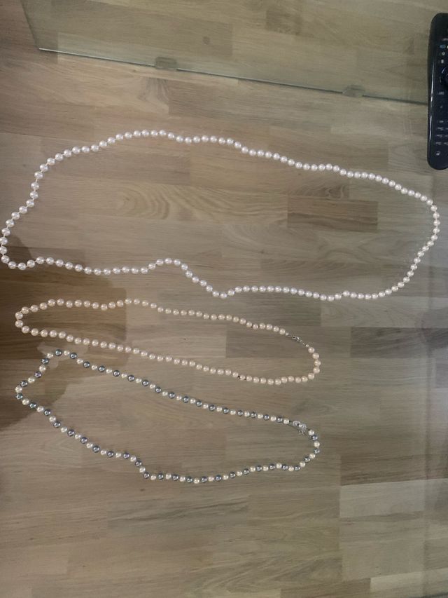 collares y gargantillas de perlas