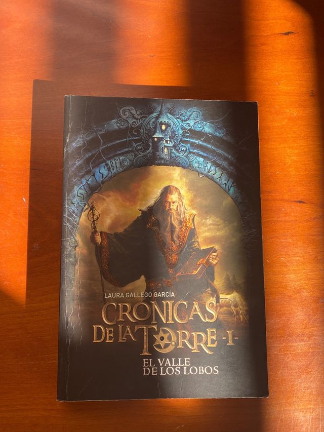 Libro Cronicas de la torre 1