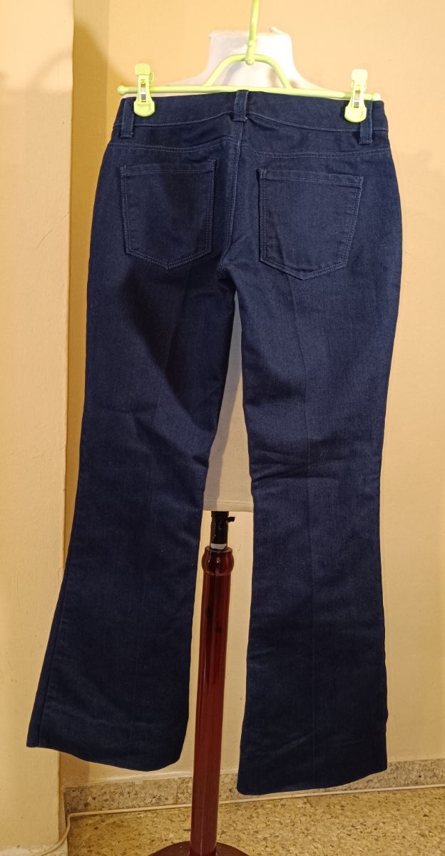 Vaqueros acampanados TRF de Zara, talla 36