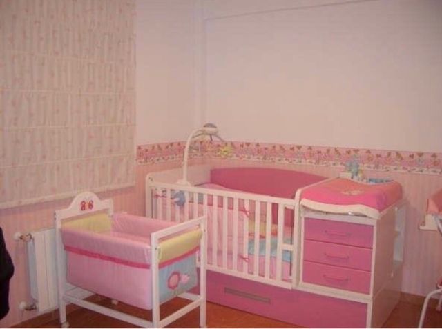 Mini culla con indumenti, anche per culla grande