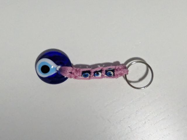 llavero con simbolo de ojo de Turquia