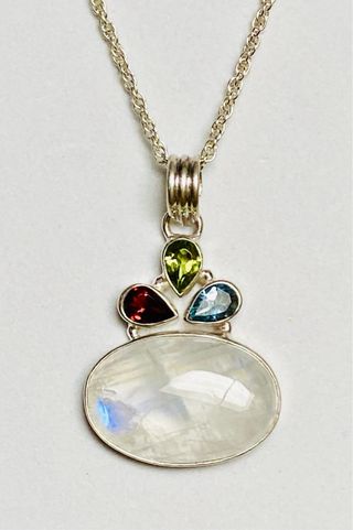 Colgante de piedra luna + cadena en plata ley 925