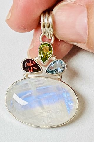 Colgante de piedra luna + cadena en plata ley 925