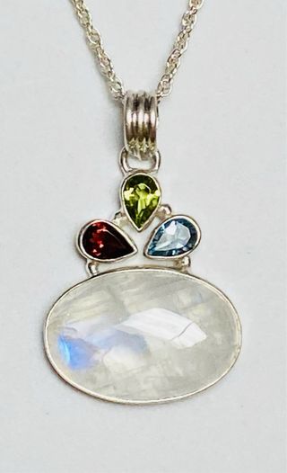 Colgante de piedra luna + cadena en plata ley 925