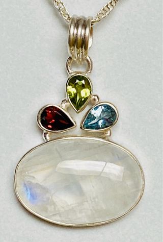 Colgante de piedra luna + cadena en plata ley 925