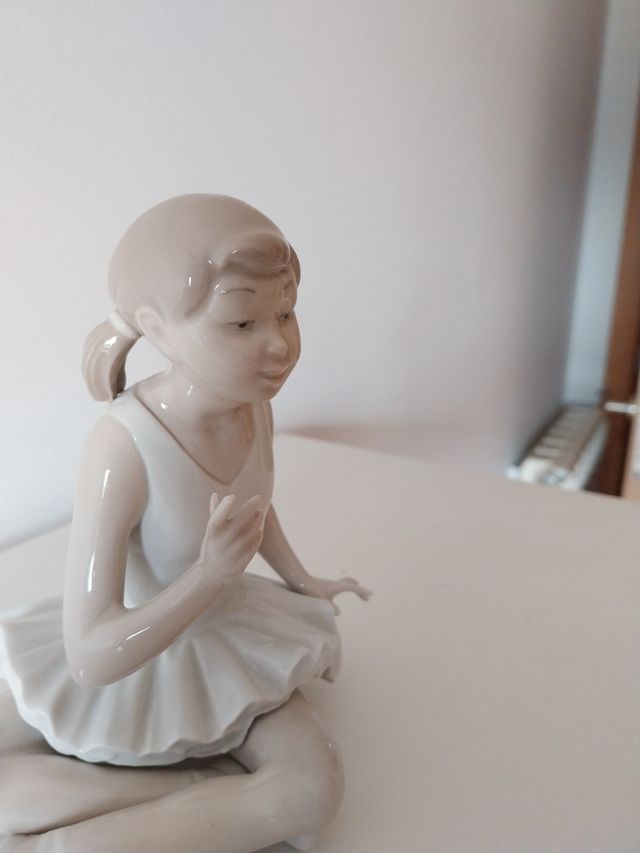Porcelana NAO bailarina