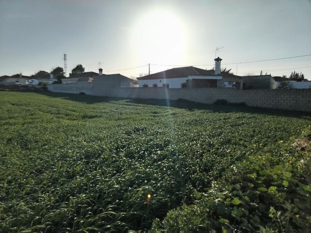 Terreno de 1800 metros. rodeada de chalets
