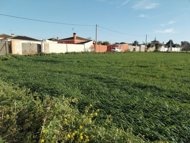 Terreno de 1800 metros. rodeada de chalets