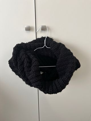 bufandon negro Stradivarius