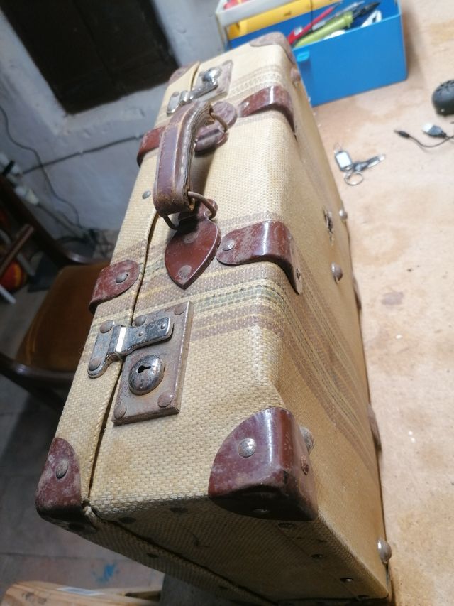 Maleta muy antigua , oferta