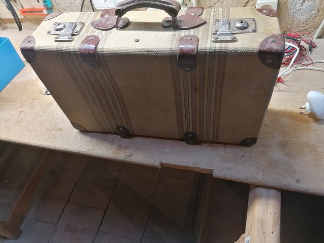 Maleta muy antigua , oferta