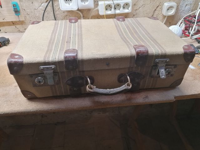 Maleta muy antigua , oferta