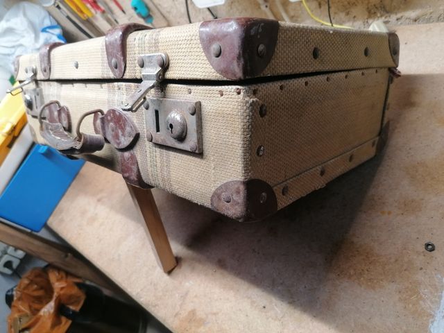 Maleta muy antigua , oferta