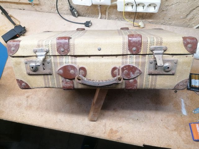 Maleta muy antigua , oferta